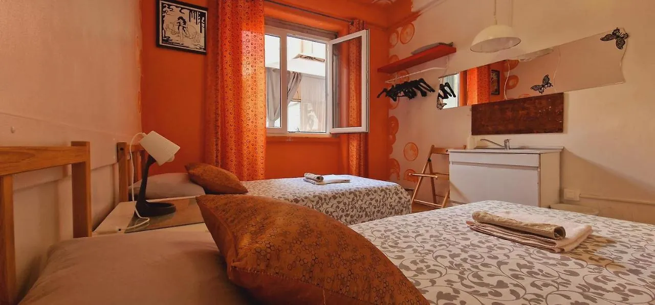 Mini Hostel In Lisbona Portogallo